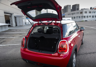 Подержанный автомобиль MINI Hatch 2019 года (15 фото)