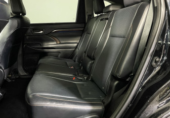 Подержанный автомобиль Toyota Highlander 2014 года (10 фото)
