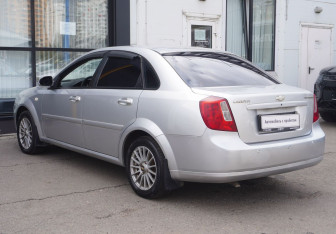 Подержанный автомобиль Chevrolet Lacetti Sedan 2008 года (7 фото)