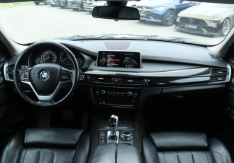 Подержанный автомобиль BMW X5 2014 года (12 фото)