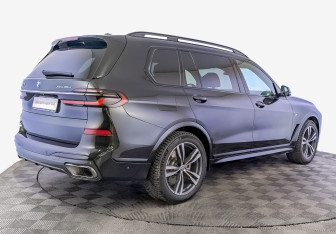 Подержанный автомобиль BMW X7 2024 года (5 фото)