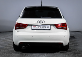 Подержанный автомобиль Audi A1 2014 года (6 фото)