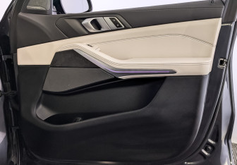Подержанный автомобиль BMW X5 2021 года (25 фото)