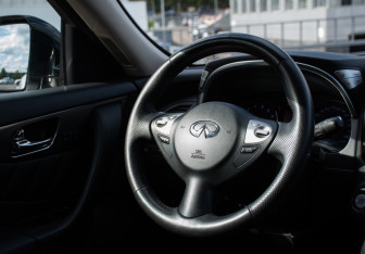 Подержанный автомобиль Infiniti FX 2009 года (15 фото)