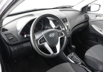 Подержанный автомобиль Hyundai Solaris Hatchback 2012 года (5 фото)