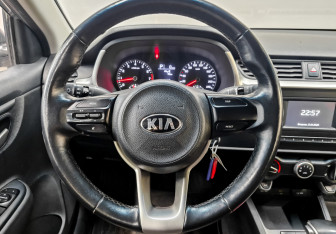 Подержанный автомобиль Kia Rio Hatchback 2021 года (21 фото)