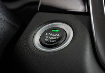 Подержанный автомобиль Geely Atlas Pro 2023 года (17 фото)