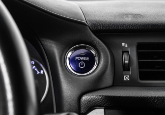 Подержанный автомобиль Lexus CT 2013 года (14 фото)