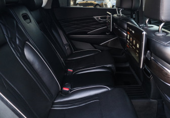 Подержанный автомобиль Kia K900 2019 года (8 фото)
