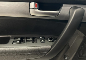 Подержанный автомобиль Kia Sorento 2015 года (17 фото)