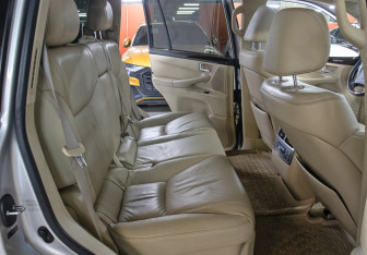 Подержанный автомобиль Lexus LX 2009 года (13 фото)