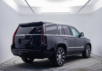 Подержанный автомобиль Cadillac Escalade Suv 2015 года (4 фото)