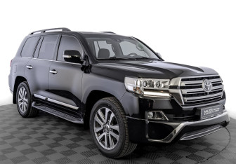 Подержанный автомобиль Toyota Land Cruiser Suv 2018 года (3 фото)