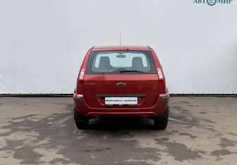 Подержанный автомобиль Ford Fusion 2007 года (6 фото)