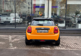 Подержанный автомобиль MINI Hatch 2016 года (7 фото)