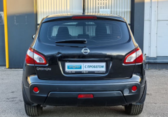 Подержанный автомобиль Nissan Qashqai 2011 года (6 фото)