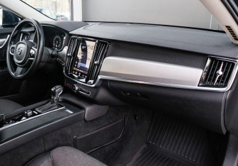 Подержанный автомобиль Volvo V90 2020 года (7 фото)