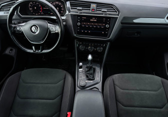 Подержанный автомобиль Volkswagen Tiguan 2017 года (12 фото)