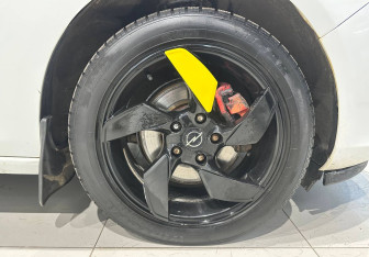 Подержанный автомобиль Opel Astra Hatchback 2012 года (9 фото)