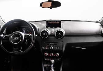 Подержанный автомобиль Audi A1 2012 года (11 фото)