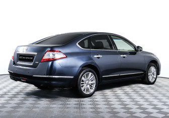 Подержанный автомобиль Nissan Teana 2012 года (5 фото)