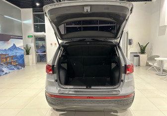 Подержанный автомобиль Jetta VS5 2023 года (6 фото)