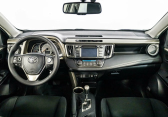 Подержанный автомобиль Toyota RAV4 2014 года (7 фото)