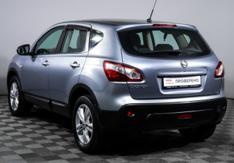 Подержанный автомобиль Nissan Qashqai 2010 года (7 фото)