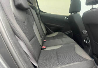 Подержанный автомобиль Peugeot 308 Hatchback 2010 года (10 фото)