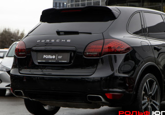 Подержанный автомобиль Porsche Cayenne 2013 года (25 фото)