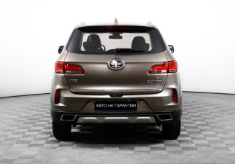 Подержанный автомобиль FAW Besturn X40 2019 года (4 фото)