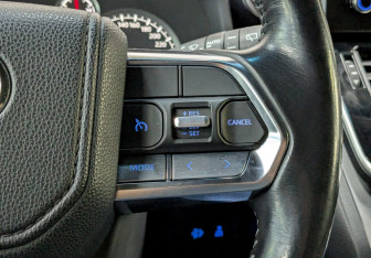 Подержанный автомобиль Toyota Land Cruiser Suv 2021 года (15 фото)