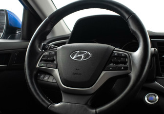 Подержанный автомобиль Hyundai Elantra Sedan 2016 года (8 фото)