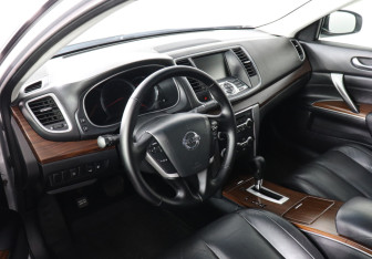 Подержанный автомобиль Nissan Teana 2010 года (9 фото)