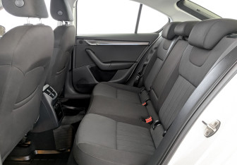 Подержанный автомобиль Skoda Octavia Liftback 2019 года (12 фото)