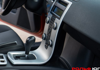 Подержанный автомобиль Volvo S40 2010 года (15 фото)