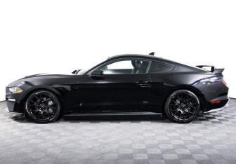 Подержанный автомобиль Ford Mustang Coupe 2022 года (8 фото)