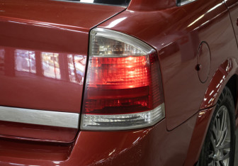 Подержанный автомобиль Opel Vectra Sedan 2006 года (22 фото)