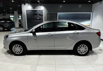 Подержанный автомобиль LADA (ВАЗ) Vesta Sedan 2018 года (3 фото)