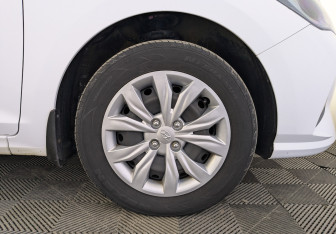 Подержанный автомобиль Hyundai Solaris Sedan 2021 года (12 фото)