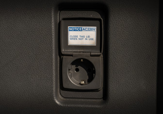 Подержанный автомобиль Toyota Land Cruiser Prado 2011 года (25 фото)