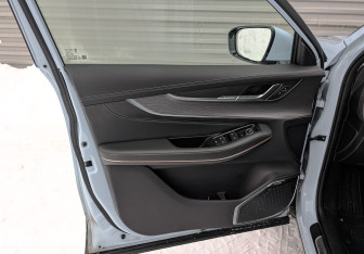 Подержанный автомобиль Exeed LX 2023 года (19 фото)