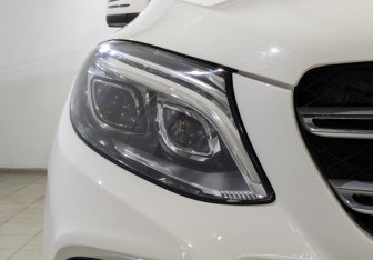 Подержанный автомобиль Mercedes-Benz GLE 2016 года (17 фото)