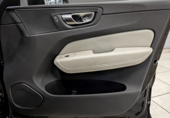 Подержанный автомобиль Volvo XC60 2018 года (24 фото)