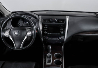Подержанный автомобиль Nissan Teana 2014 года (12 фото)