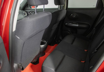 Подержанный автомобиль Nissan Juke 2011 года (11 фото)