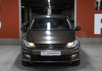 Подержанный автомобиль Volkswagen Polo Sedan 2015 года (2 фото)