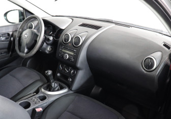 Подержанный автомобиль Nissan Qashqai 2010 года (10 фото)