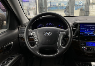 Подержанный автомобиль Hyundai Santa Fe 2012 года (14 фото)