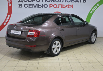 Подержанный автомобиль Skoda Octavia Liftback 2014 года (4 фото)
